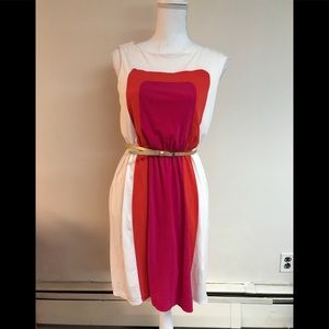 Super cute dress w/ belt & bubble detail at waist